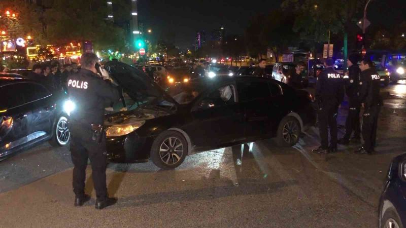 Polisten kaçan sürücü kaza yapınca yakalandı, kazada 2 kişi yaralandı
