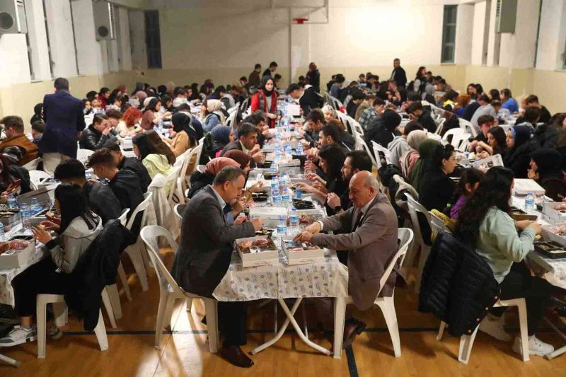 Başkan Çağırıcı, öğrencilerle iftar yaptı