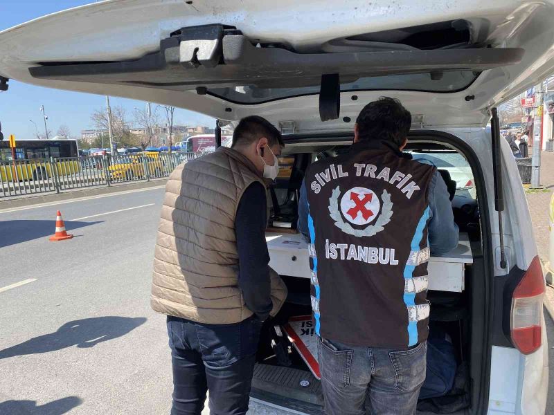 Kadıköy’de çalışma belgesi olmayan taksiciyi polis affetmedi
