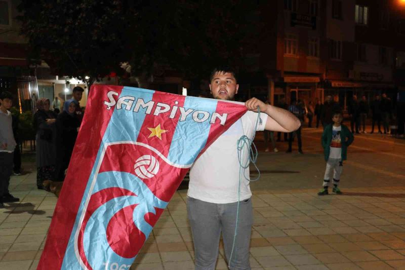 Amasya’da Trabzonspor taraftarlarının şampiyonluk kutlaması
