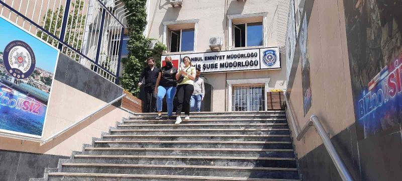 İstanbul’da turistlerin çantalarını yankesicilik yöntemi ile çalan kadın yakaladı