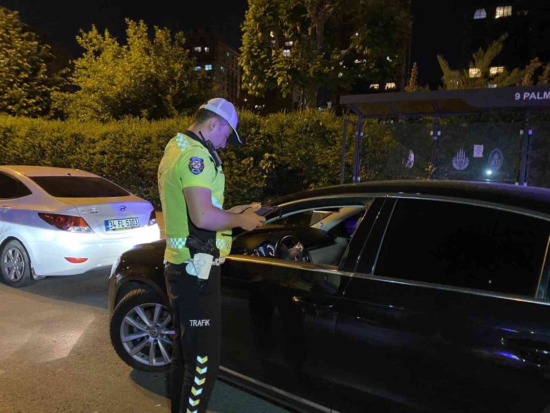 Kartal sahil yolundaki trafik denetiminde sürücülere ceza yağdı
