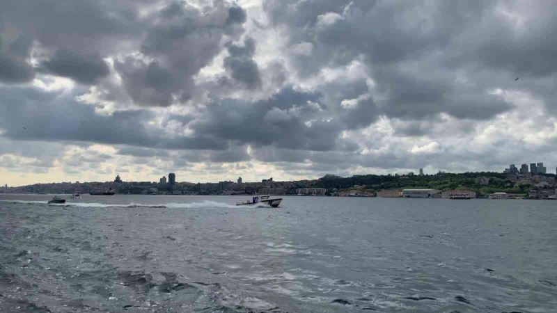 Üsküdar’da fotoğraf çekerken denize düşen genç akıntıda kayboldu