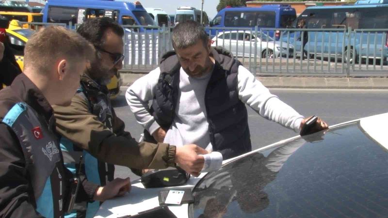 Kadıköy’de emniyet kemeri takmayan taksiciler denetime takıldı
