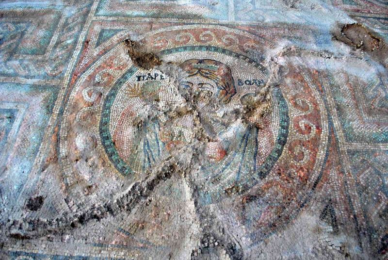 Amasya’da bereketi temsil eden bin 700 yıllık ‘Tanrıçalı mozaik’ müzeye taşınacak
