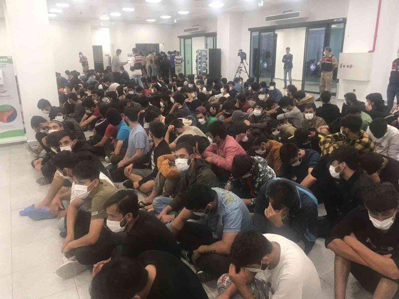 221 Afgan göçmen ülkelerine gönderildi