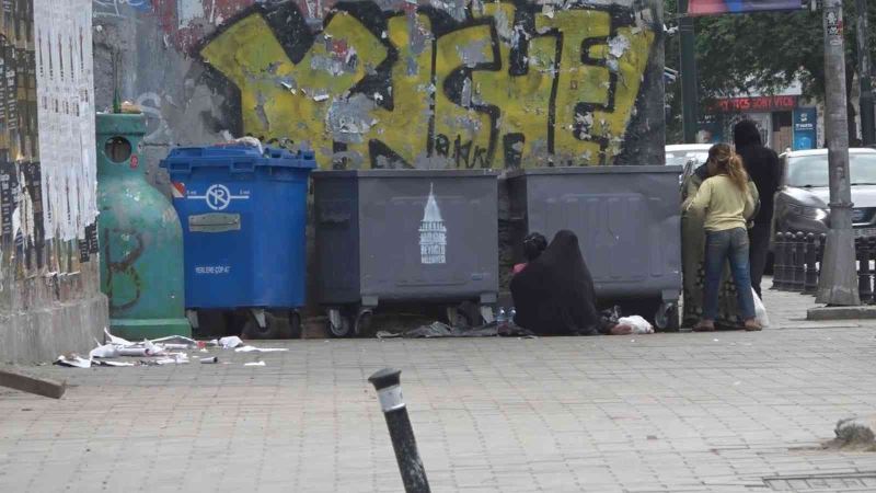 Karaköy’de sahtekar dilenciler kamerada