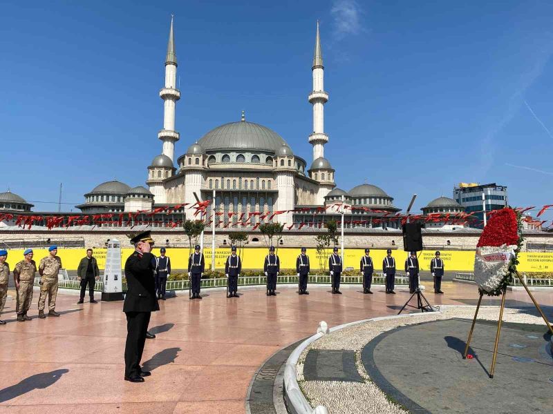 Jandarmanın 183’üncü kuruluş yılında Taksim Cumhuriyet Anıtı’na çelenk bırakıldı
