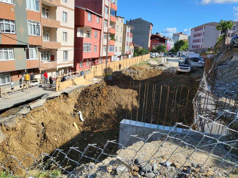 (ÖZEL) Sarıyer’de inşaat yüzünden çöken yol arsa sahipleriyle mahallelileri karşı karşıya getirdi