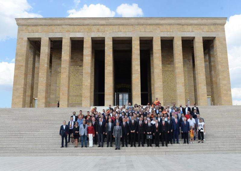 Dursun Özbek, kurullarıyla birlikte Anıtkabir’i ziyaret etti
