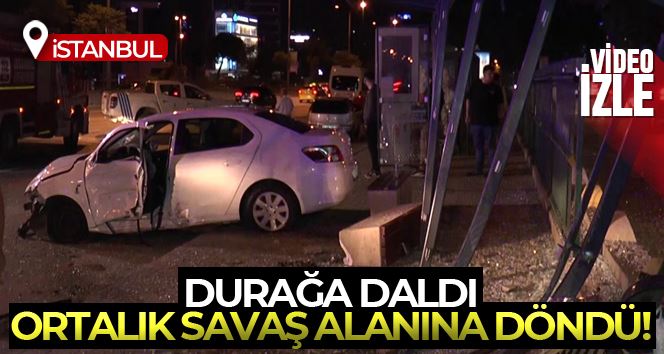 Kadıköy’de otomobil otobüs durağına daldı: 1’i ağır 5 yaralı