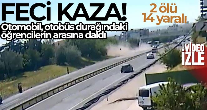 Büyükçekmece’de otomobil otobüs durağındaki öğrencilerin arasına daldı 