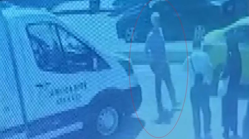 Ümraniye’de kamyonetten telefon hırsızlığı kamerada
