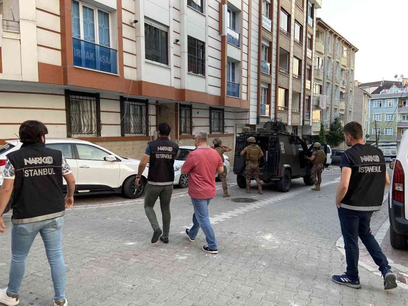 İstanbul’da uyuşturucu tacirlerine helikopter destekli eş zamanlı operasyon
