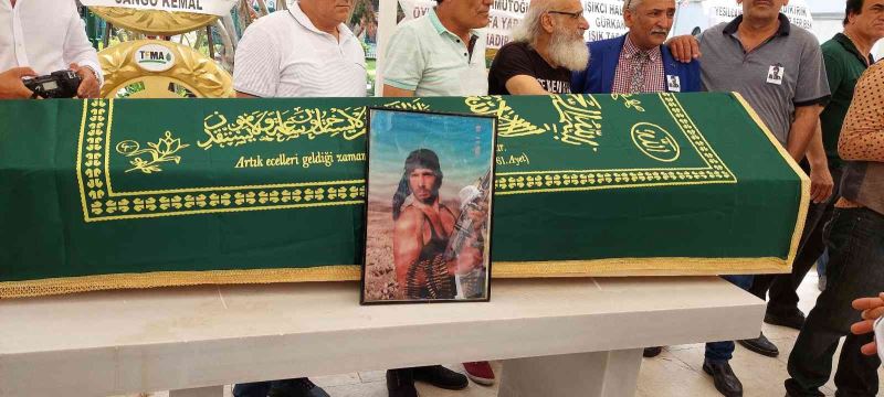 Yeşilçam’ın Rambo’su Sönmez Yıkılmaz son yolculuğuna uğurlandı
