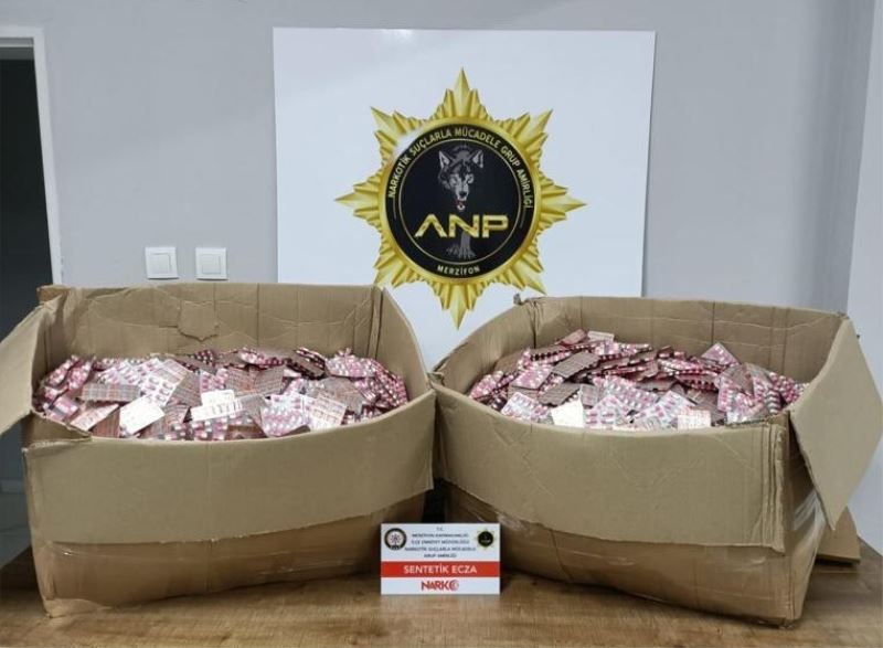 Amasya’da bir araçta 46 binden fazla sentetik ecza ele geçirildi
