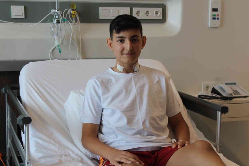 Dünyada robotik yöntemle ilk defa bir çocukta sol akciğer damar ameliyatı Türkiye’de yapıldı