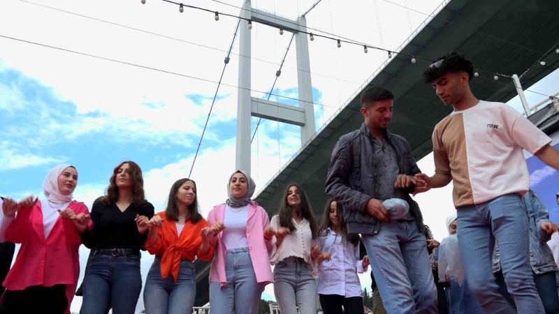 Arnavutköy’de üniversite sınavına hazırlanan gençlere boğaz turu