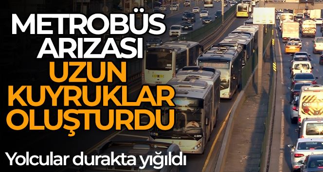 Beylikdüzü’nde metrobüs arızasında uzun kuyruklar oluştu, yolcular duraklara yığıldı