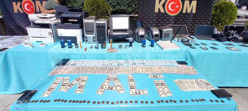 İstanbul’da yabancı uyruklu kişilere sahte evrak hazırlayan şebeke çökertildi
