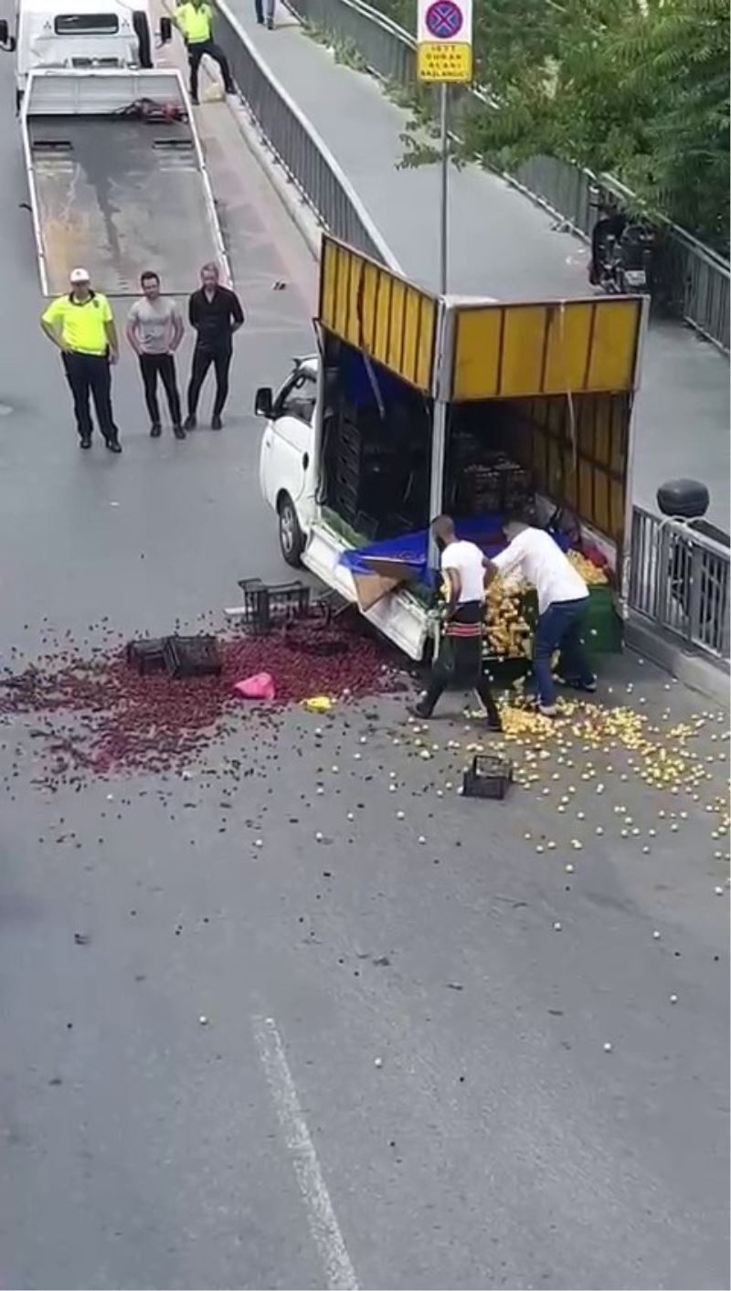 Arabası bağlanan seyyar satıcı, polise kızıp meyvelerini yere saçtı