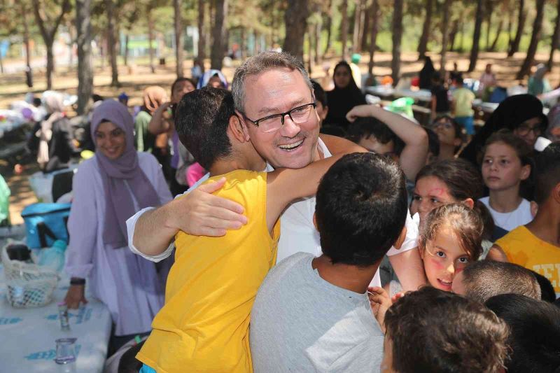 Başakşehir’de bir yanda piknik, bir yanda tören