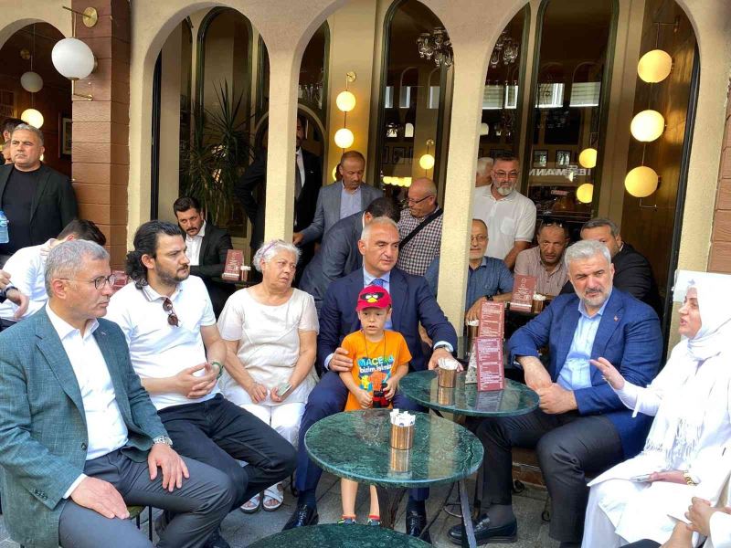 Kültür ve Turizm Bakanı Mehmet Nuri Ersoy Üsküdar’da esnaf ziyareti gerçekleştirdi

