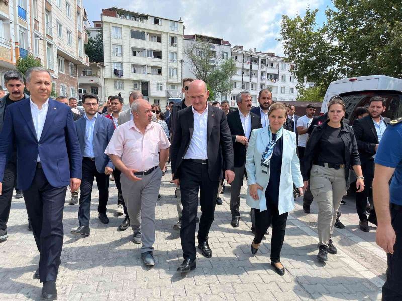 İçişleri Bakanı Süleyman Soylu Esenyurt’ta sel bölgesini ziyaret etti
