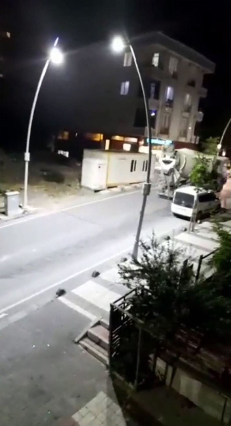 Mikser döke döke ilerledi, ortalık betonla kaplandı
