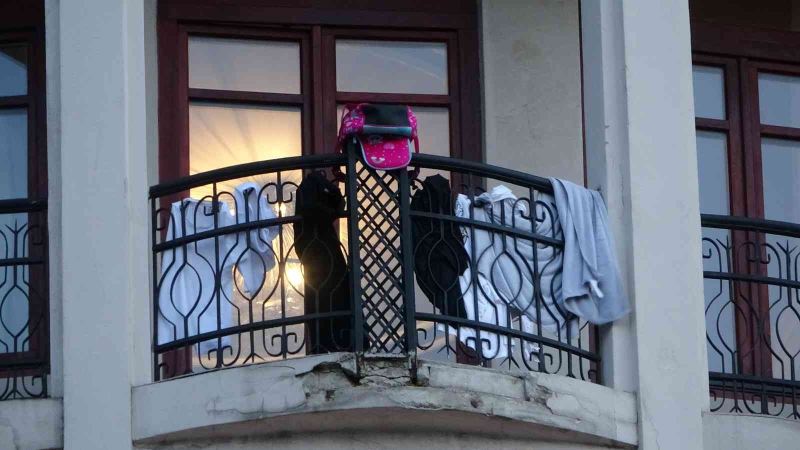 Taksim’de lüks otelin balkonuna asılan çamaşırlar ortaya ilginç görüntüler çıkardı