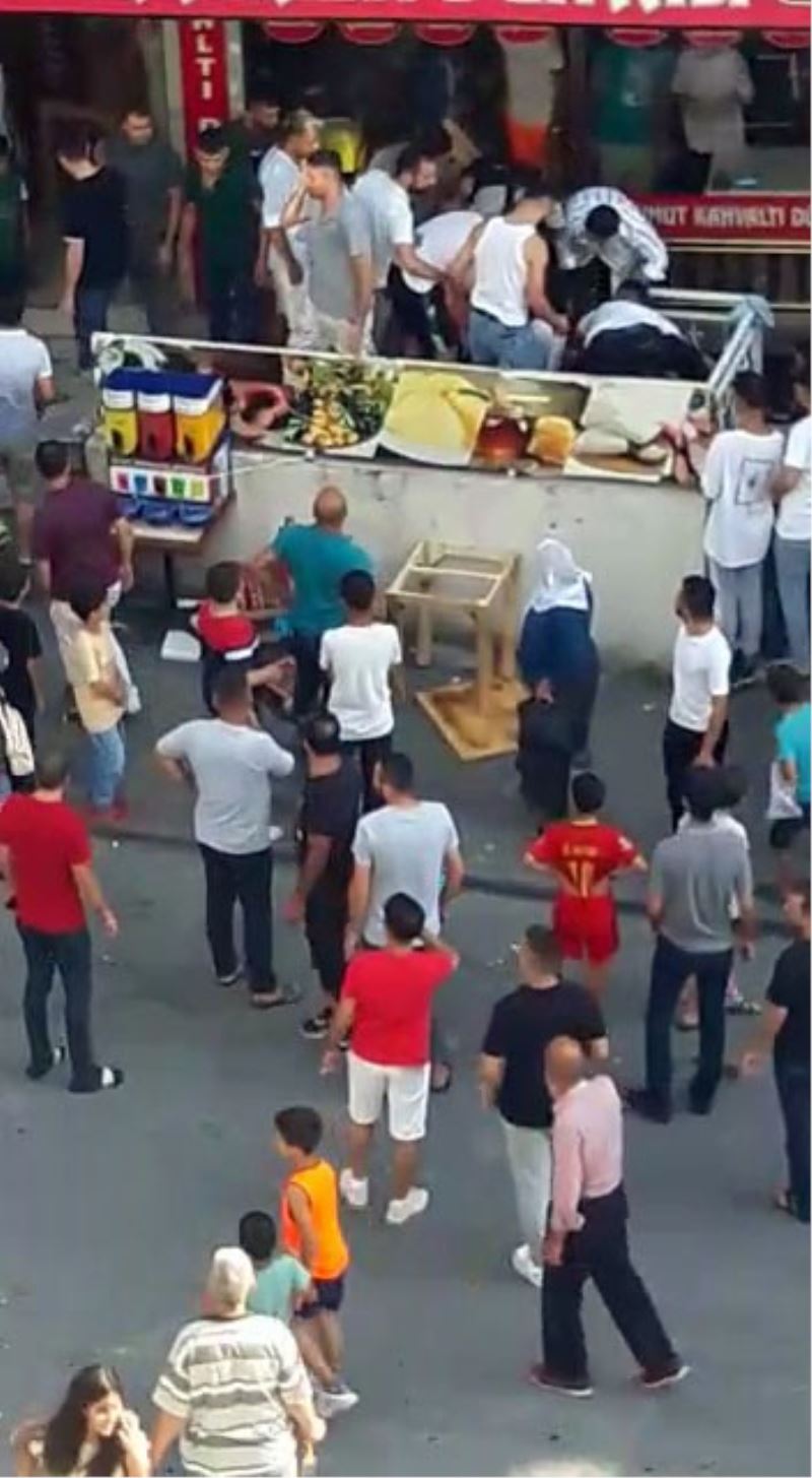 Küçükçekmece’de iki arkadaşın hayatını kaybettiği silahlı saldırının görüntüleri ortaya çıktı