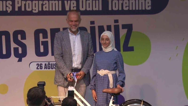 Çekmeköy’de, Kur’an Kurslarında derece alan öğrencilere bisiklet hediye edildi

