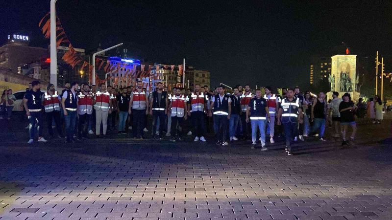 (ÖZEL) Beyoğlu’nda 200 polisin katıldığı geniş çaplı asayiş uygulaması