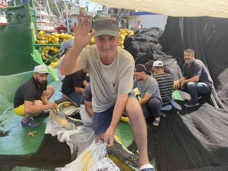 Beykoz’da ağlar ve tekneler tamir ediliyor, balıkçılar 1 Eylül’e hazırlanıyor