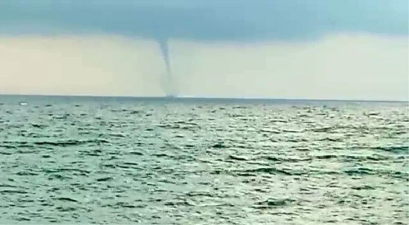 Karadeniz’de korkutan hortum böyle görüntülendi
