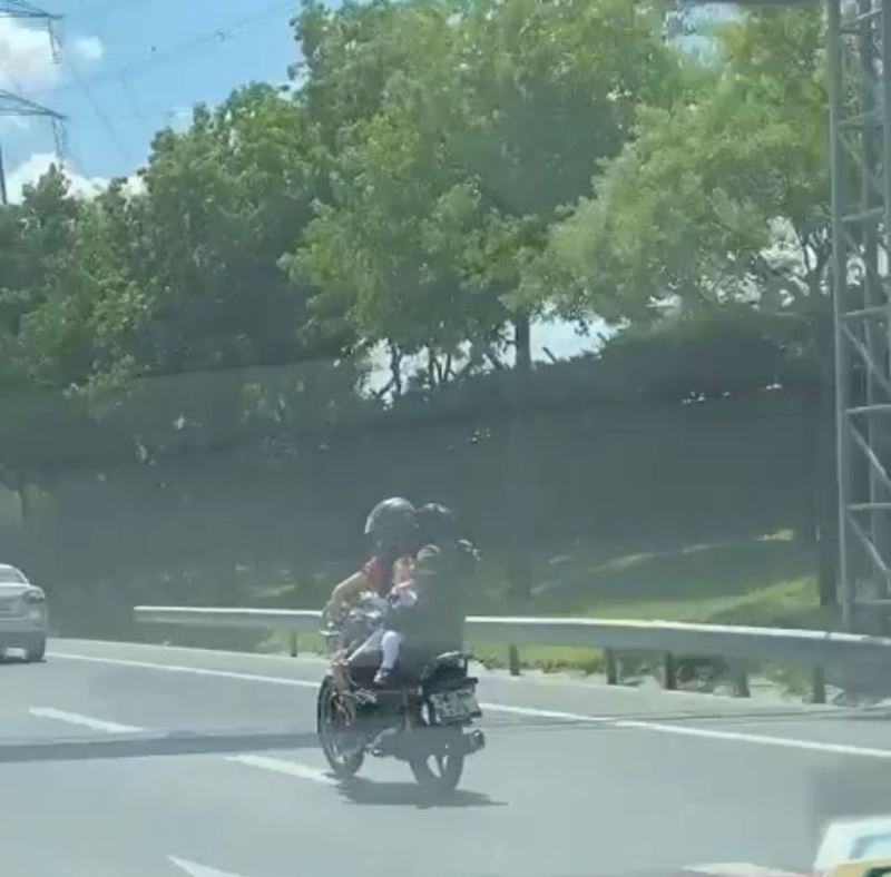 İstanbul’da ailece tehlikeli yolculuk