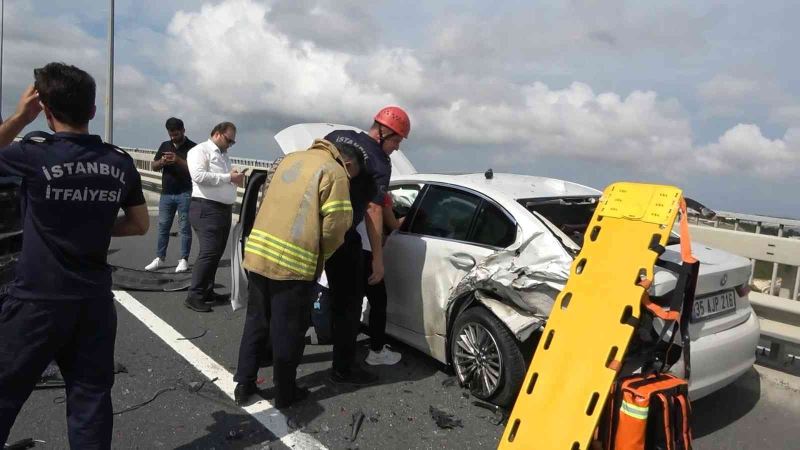İstanbul Havalimanı çıkışında kaza, 1 kişi araçta sıkışarak yaralandı
