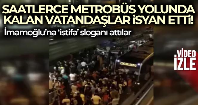 Saatlerce metrobüs yolunda kalan vatandaşlar 