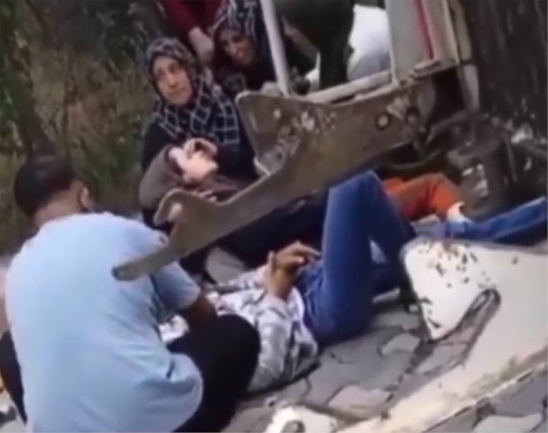 Sancaktepe’de elektrikli bisikletin freni boşaldı, 5 kişilik aile savrularak kamyonete çarptı