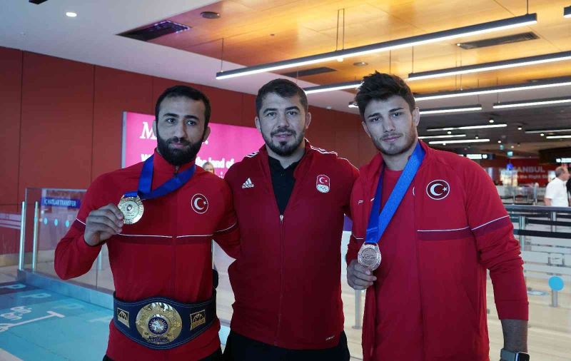 Dünya şampiyonu olan Grekoromen Milli Takımı Türkiye’ye döndü