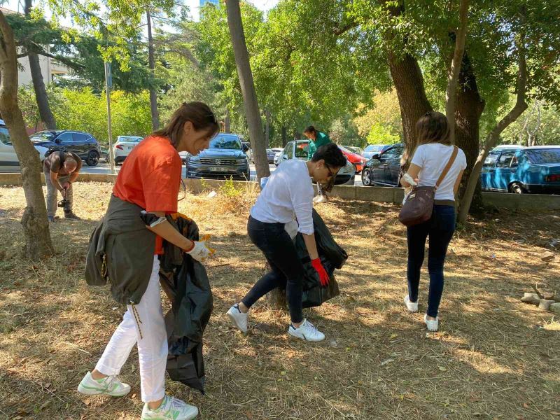 Ataşehir’de hastane bahçesi ‘Dünya Temizlik Günü’ için temizlendi