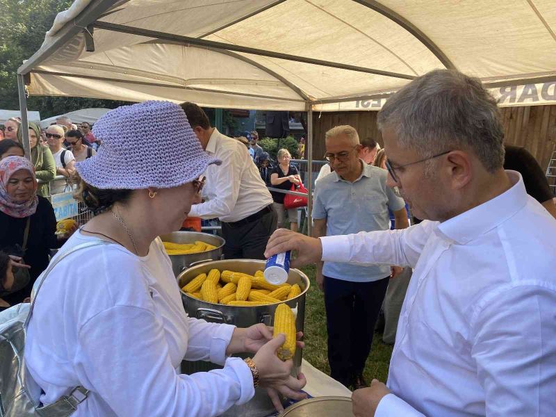 Üsküdar Köy Pazarı’nın birinci yılı şenlikle kutlandı