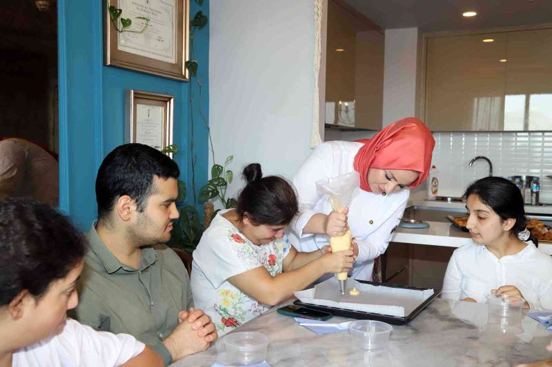 Bağcılar’da gluten hassasiyeti olan özel çocuklar, glutensiz tatlı yapmayı öğrendi