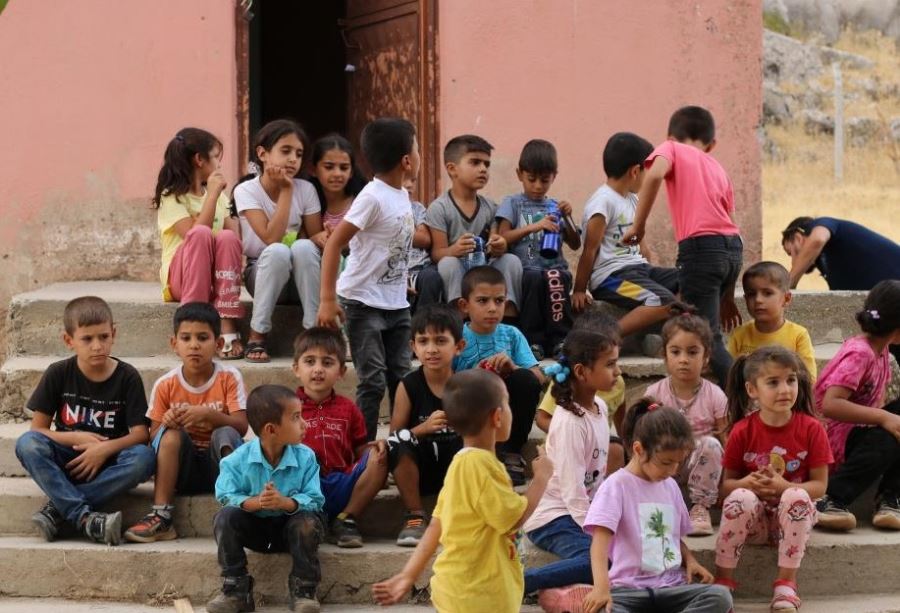 Gönüllüler bir araya geldi, 200 öğrenciye kırtasiye desteğinde bulundu 