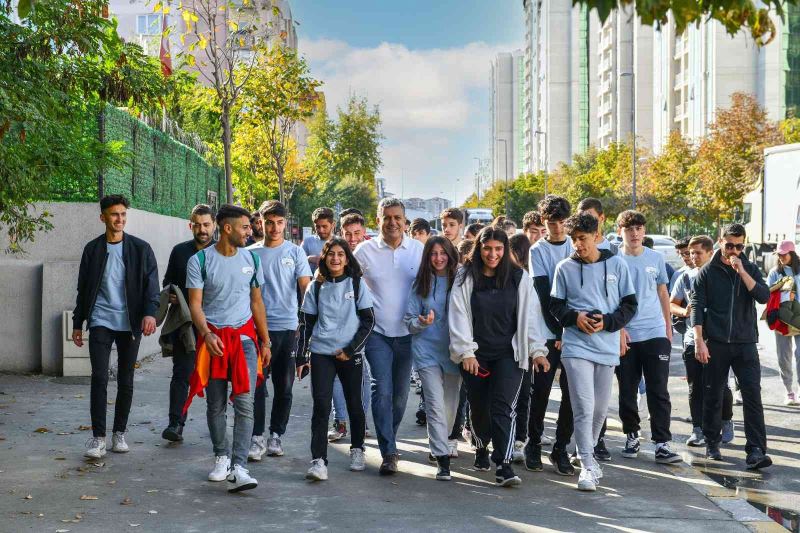 Başkan Bozkurt’tan gençlerle farkındalık yürüyüşü