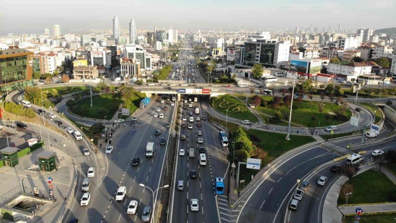 İstanbul’da haftanın ilk günü trafik yoğunluğu yüzde 60’a ulaştı