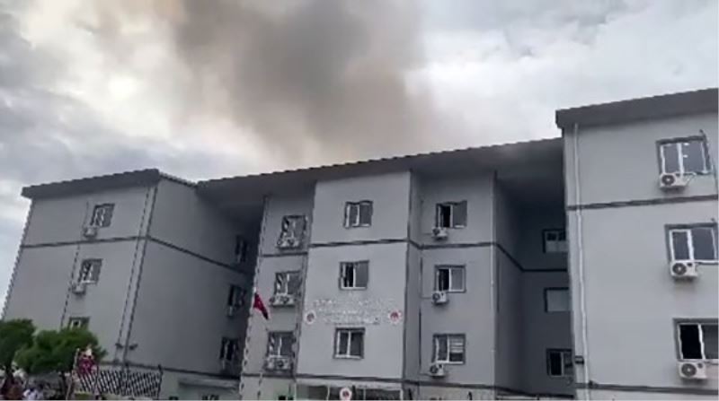 Büyükçekmece Adliyesi’nde yangın paniği, bina tahliye edildi