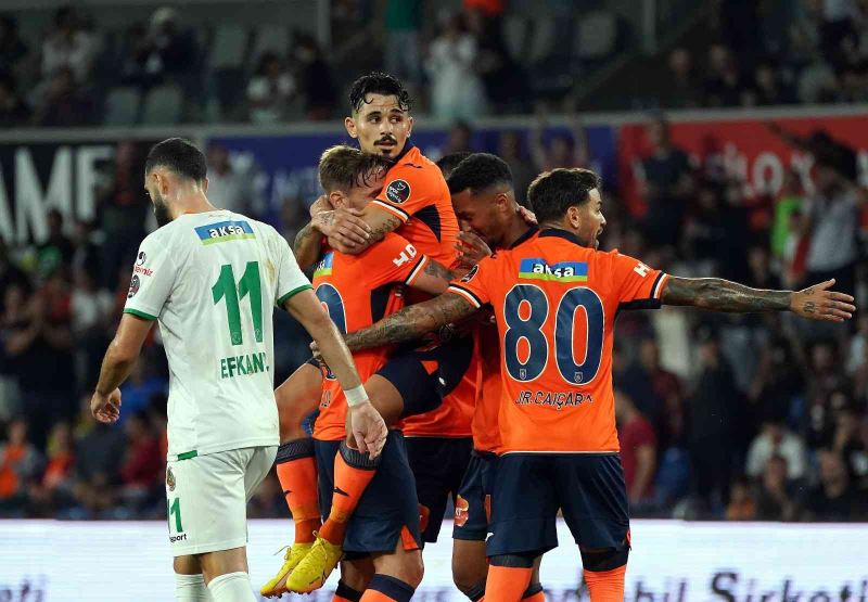 Spor Toto Süper Lig: M. Başakşehir: 1 - Corendon Alanyaspor: 0 (İlk yarı)
