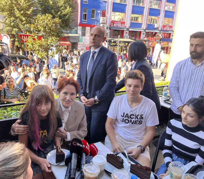 İYİ Parti Genel Başkanı Akşener’den Bakırköy’de esnaf ziyareti
