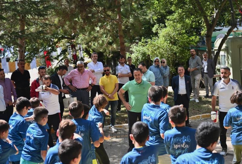 Başkan Yıldız Kefken Gençlik Kampı’nda öğrencilerle kamp yaptı